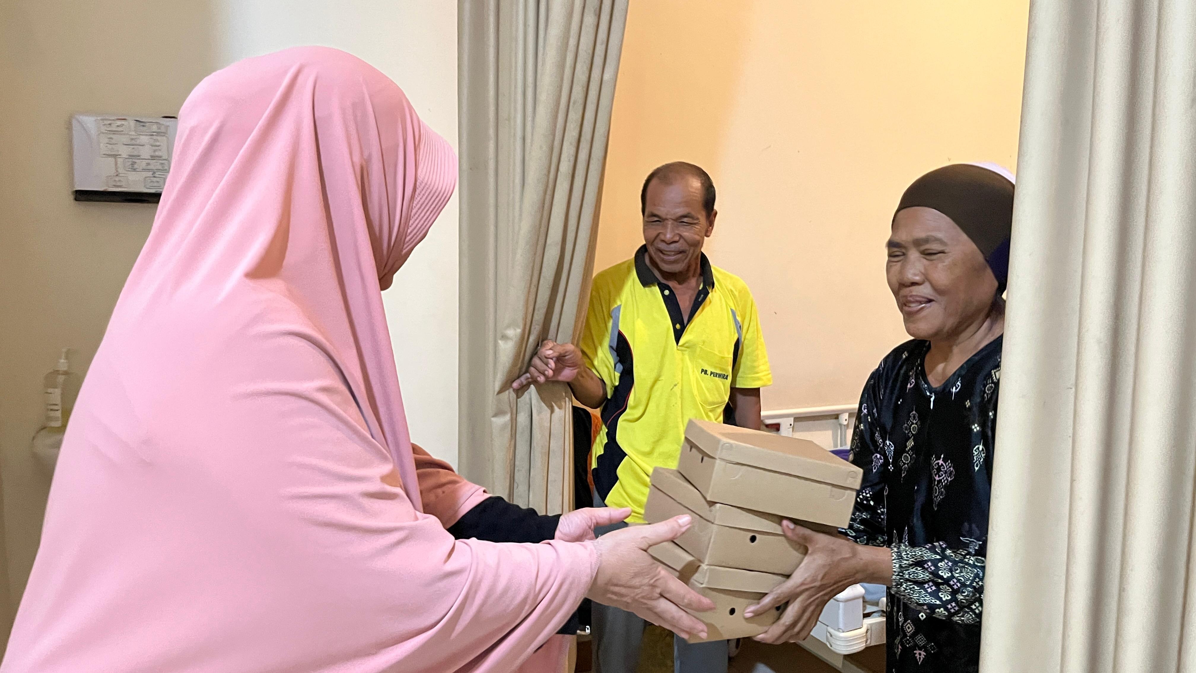 Jumat Berkah, Tebar Kepedulian untuk Keluarga Pasien