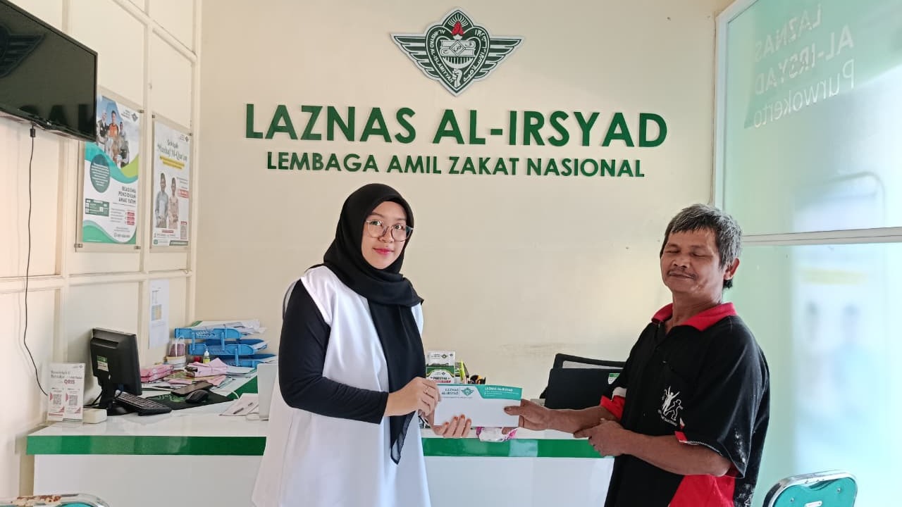 LAZNAS Al Irsyad Purwokerto Salurkan Bantuan Biaya Hidup untuk Dhuafa