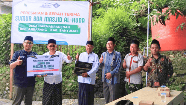 Sumur Bor Siap Digunakan, LAZNAS Al Irsyad Purwokerto Gelar Serah Terima kepada Masyarakat Desa Darmakradenan
