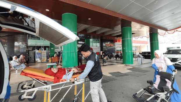 Ambulans Dhuafa LAZNAS Al Irsyad Dampingi Yumna untuk Kontrol Saraf di RSUD Banyumas