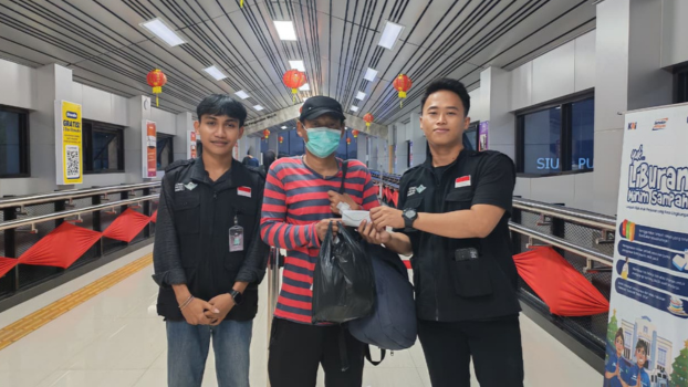 Sembilan Bulan Bertahan di Masjid, Pasien Hemofilia Ini Akhirnya Mendapat Tiket Pulang ke Garut