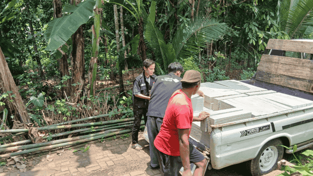 Wujudkan Rumah Layak, LAZNAS Al Irsyad Purwokerto Salurkan Bantuan Perbaikan Rumah untuk Warga Sirapan, Banyumas