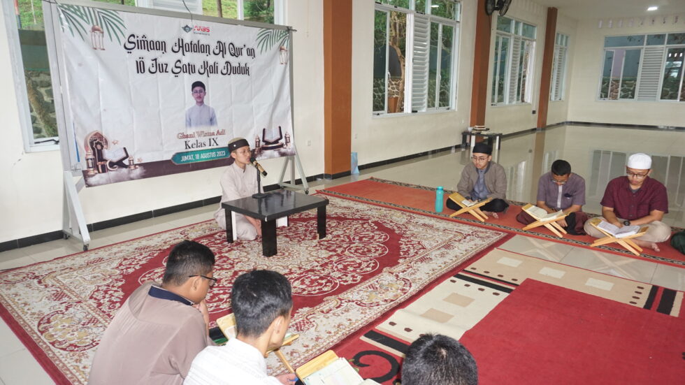 Ananda Ghani Wisma Adi Menyelesaikan Sima’an Al-Quran 10 Juz Secara Luar Biasa di AABS Purwokerto