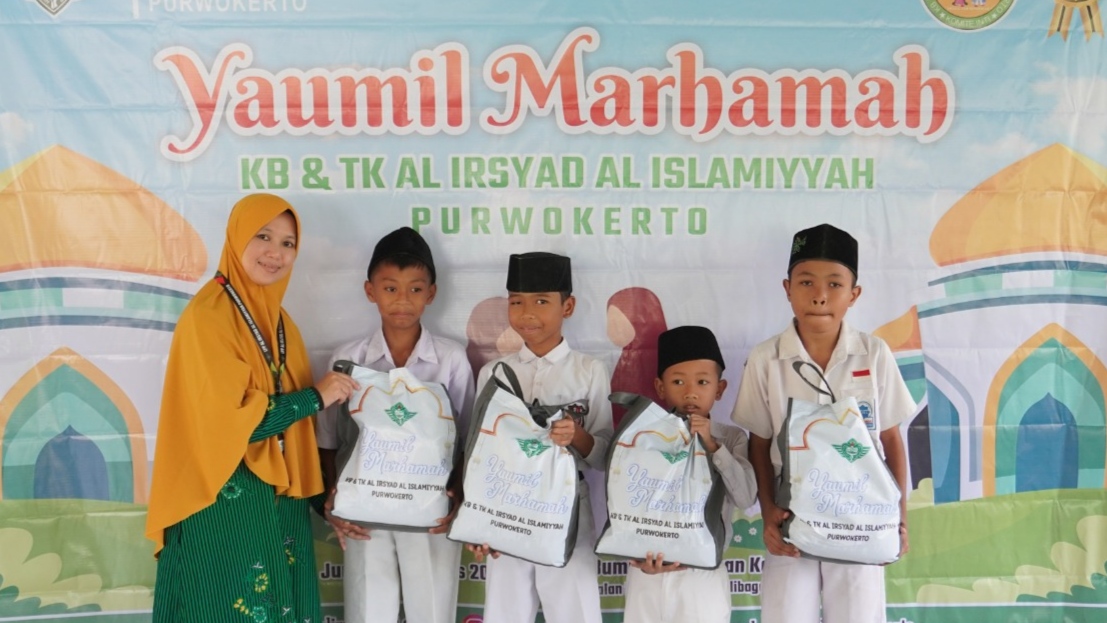 Yaumil Marhamah: Pembagian 100 Paket Sembako untuk Sesama di Panti Asuhan Sahabat Umat