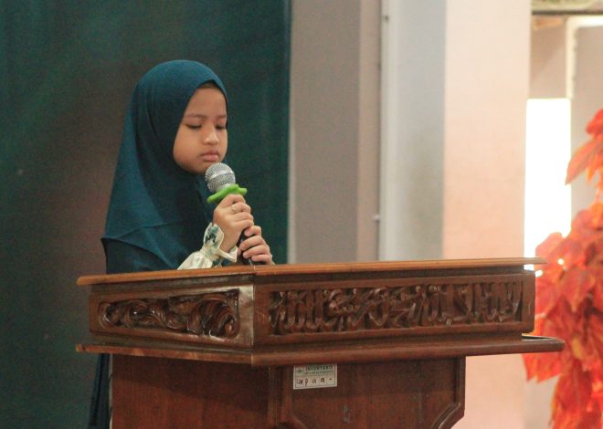 Siswi SD Memukau saat Melantunkan Hafalan Qur’an dalam Pembukaan Leadership Camp Al Irsyad Al Islamiyyah
