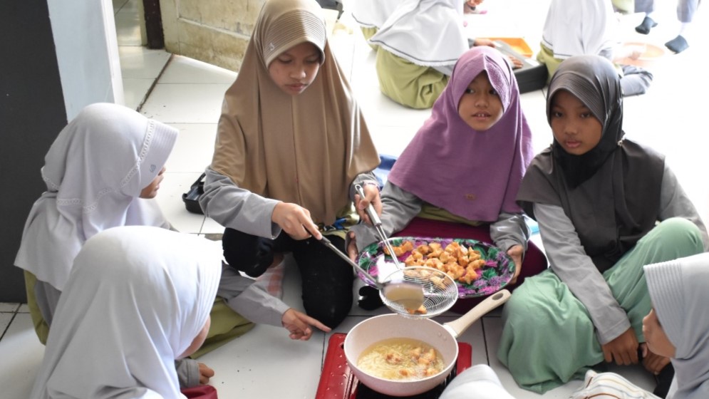 Makan Enak sambil Belajar, Inilah Serunya Chefs Day di SD Al Irsyad Al Islamiyyah 02 Purwokerto