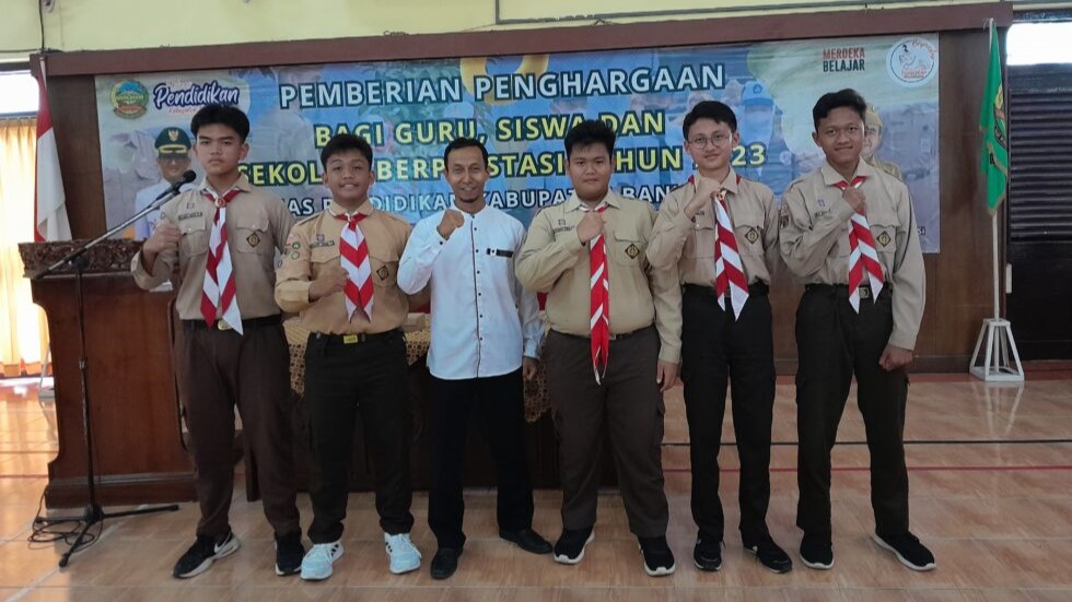 Lima Siswa SMP AABS Meraih Penghargaan dari Dindik Kabupaten Banyumas