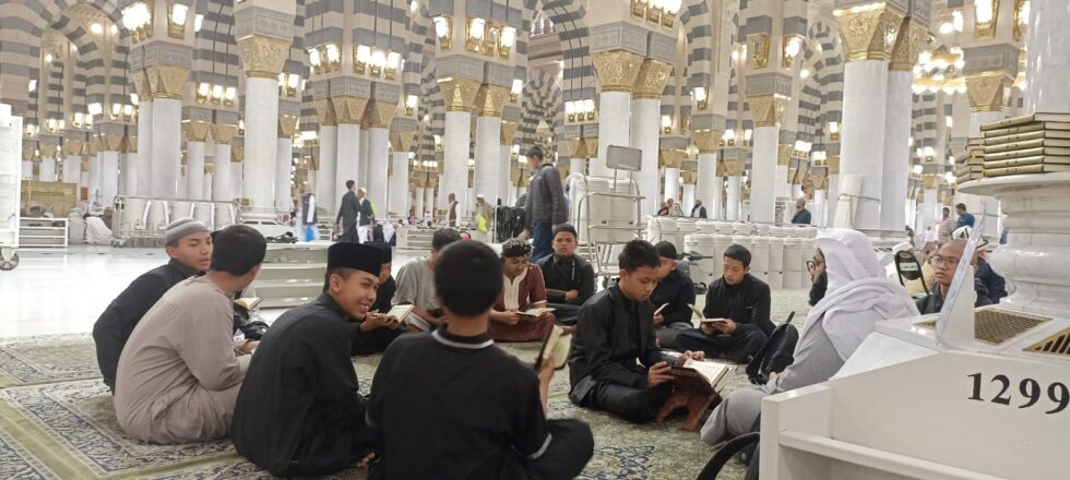 Halaqah Al Quran di Masjid Nabawi, Siswa AABS Maksimalkan Waktu dengan Para Syaikh