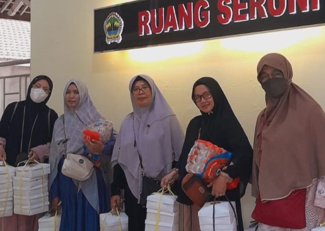 Ramadhan Berbagi, Komite SMA IT Al Irsyad Purwokerto Tebar Ifthor di Rumah Sakit