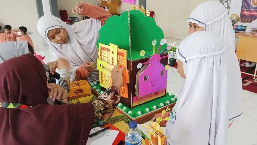 Semangat Sains dalam Grand Final Osmosis SD Al Irsyad 01 Purwokerto