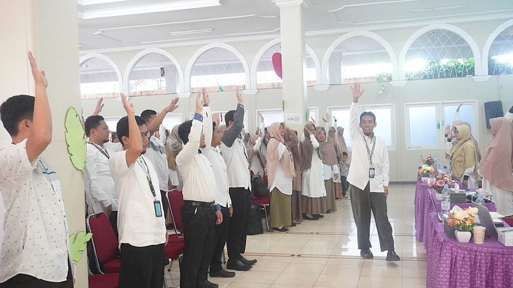 Suasana Raker Guru dan Karyawan SD Al Irsyad 01 Purwokerto