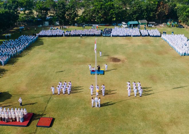 Upacara HUT ke-79 RI: LPP Al Irsyad Purwokerto  Berikan Penghargaan bagi Siswa dan Guru Berprestasi