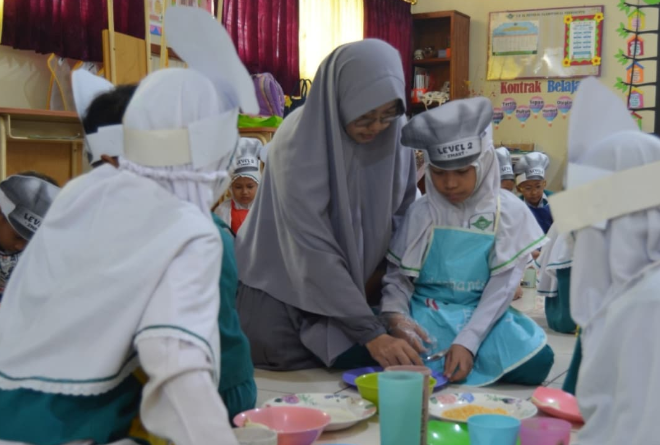 Serunya Chefs Day: Memasak Roti Sehat dan Jus Buah Segar di SD Al Irsyad 02 Purwokerto