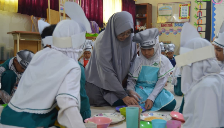 Serunya Chefs Day: Memasak Roti Sehat dan Jus Buah Segar di SD Al Irsyad 02 Purwokerto