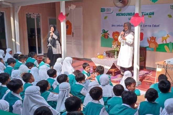 Kegiatan Mengundang Tokoh: Membangun Kreativitas Literasi di SD Al Irsyad 01 Purwokerto