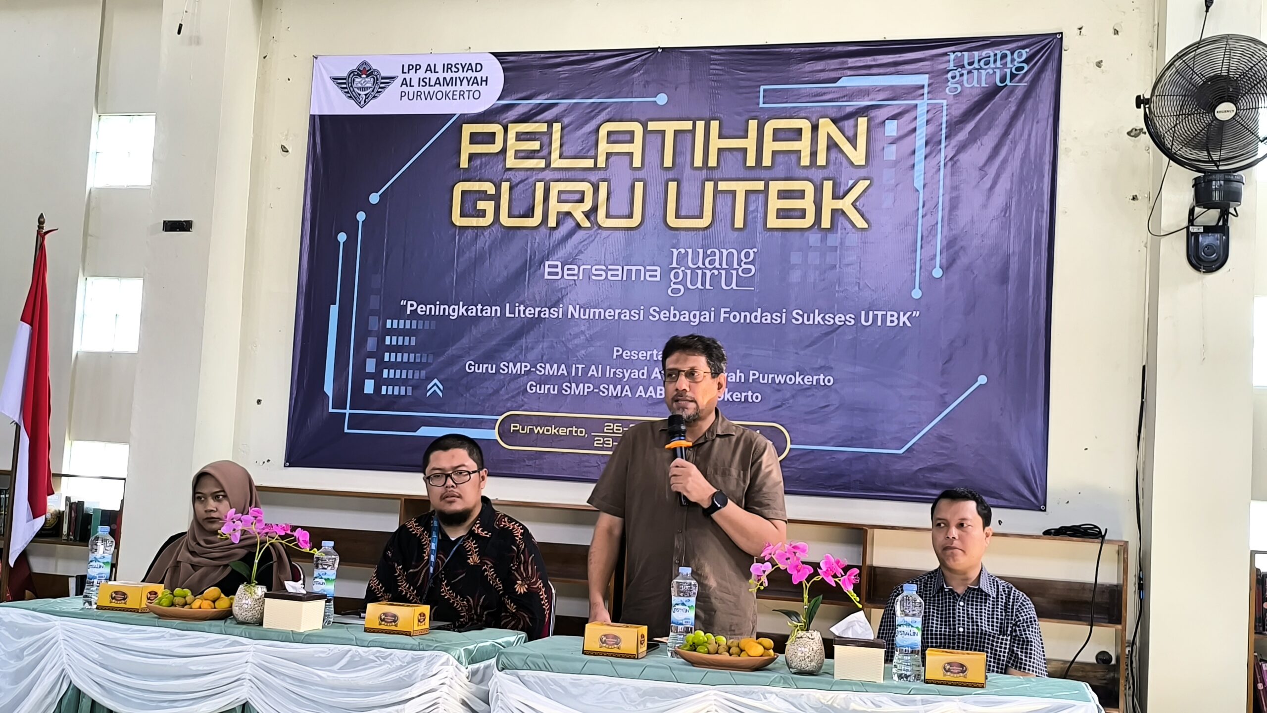 Serius Tingkatkan Capaian UTBK, LPP Al Irsyad Purwokerto Gandeng Ruang Guru Latih Guru SMP dan SMA