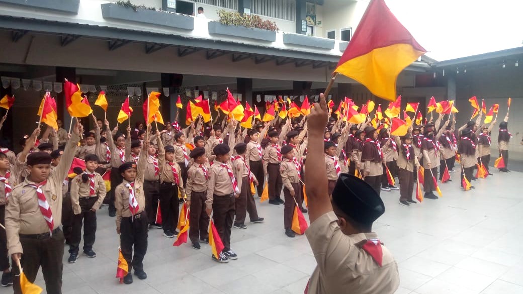 Latihan Pramuka SD Al Irsyad Al Islamiyyah 01 Purwokerto: Siswa Antusias Belajar Semaphore